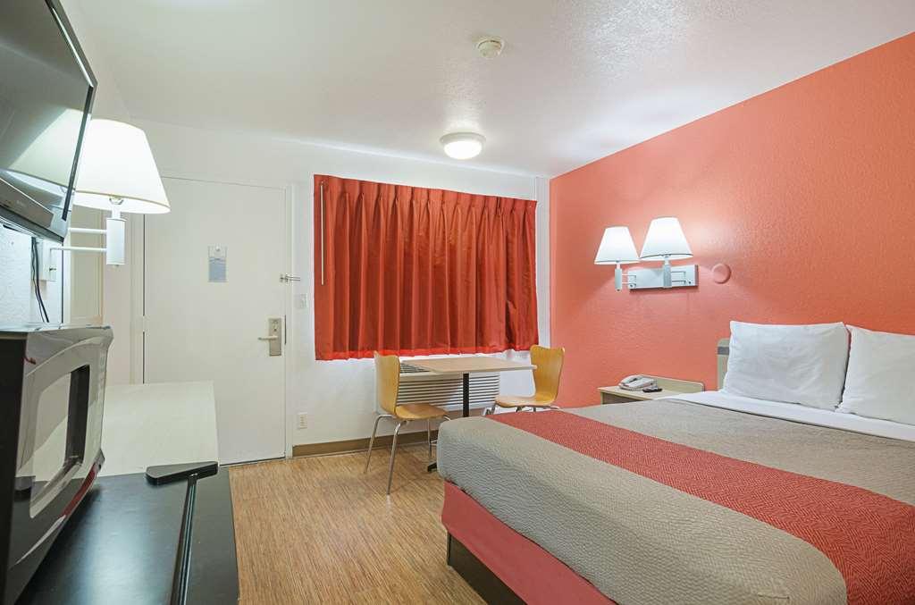 Home 6 Motel Topeka Room photo