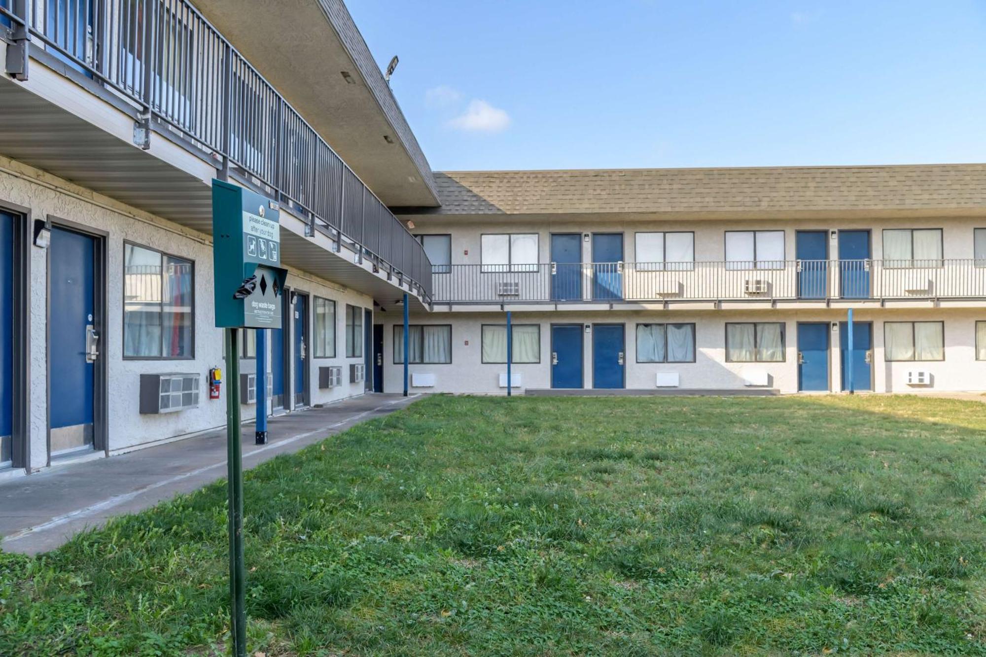 Home 6 Motel Topeka Exterior photo